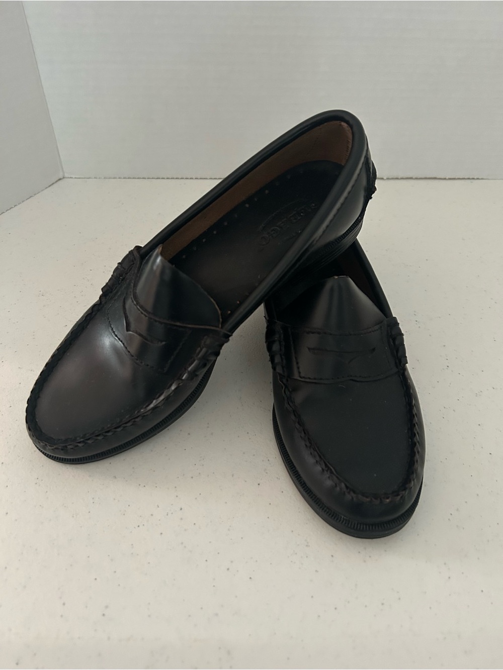 Sebago Black Leather Penny Loafers for Women. Size 5